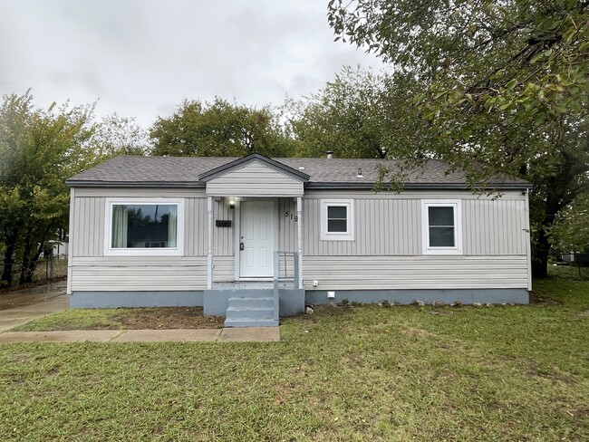 Primary Photo - 2 Bed, 1 Bath Home