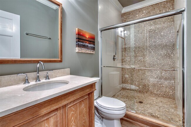 Building Photo - 1000 Sound Dr