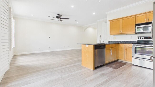 Building Photo - 505 S Tampania Ave