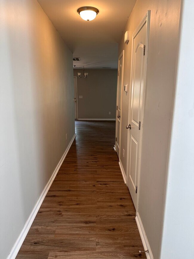 Building Photo - Great home in quiet neighborhood