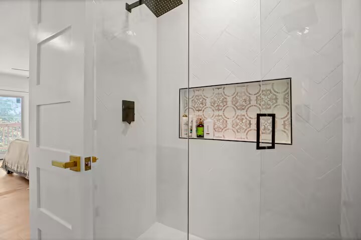 Building Photo - 3904 Highland Dr