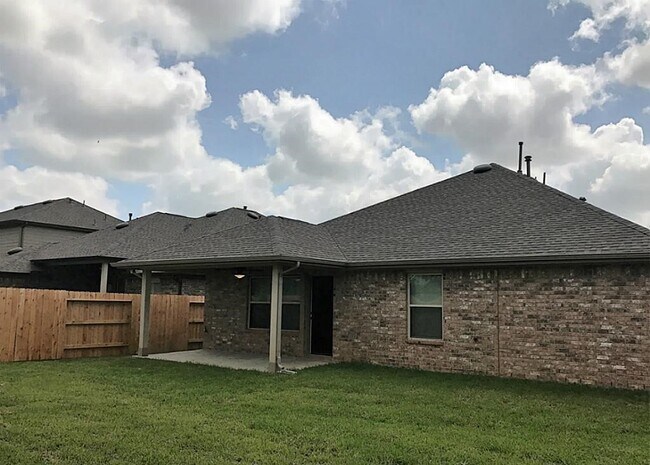 Building Photo - 18427 Weeping Spring Dr