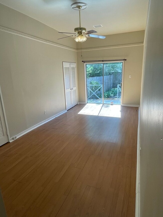 Primary Photo - 1BD/1BA Uptown, w/ Private Fenced In Court...