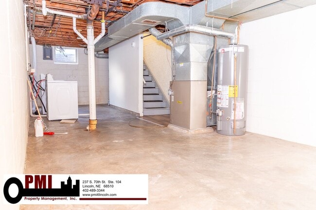 Building Photo - 2 Bedroom, 1 Bathroom House for Rent; Avai...
