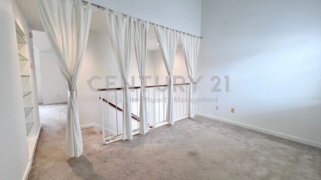 Building Photo - Beautiful 1/1.5 Condo in Dallas For Rent!