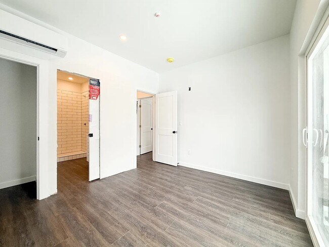 Building Photo - 71 Perrin St