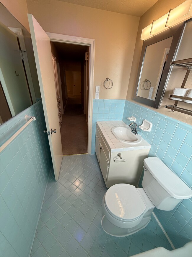 Main Bathroom (looking out) - 3009 N Woodcrest Dr