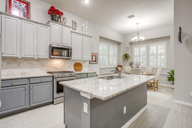 Building Photo - 709 Scenic Ranch Cir