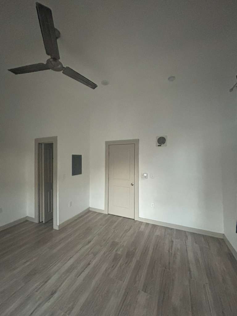 Building Photo - 2004 Monterey St