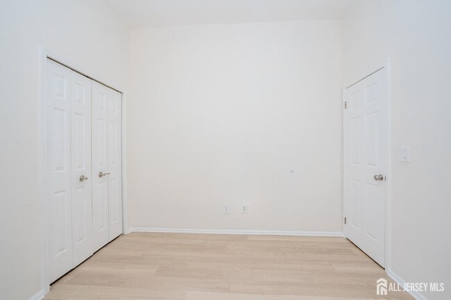 Building Photo - 32 Tanglewood Ct