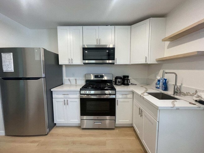 Building Photo - 1354 W 36th Pl