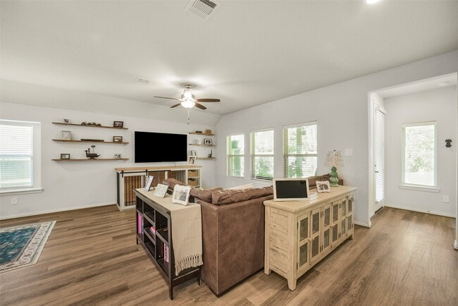 Building Photo - 221 Woods Rose Ct