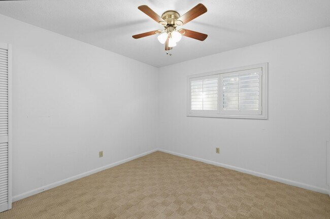 Building Photo - 3031 SE 5th Terrace