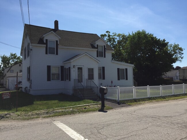 Building Photo - 16 Laurier St