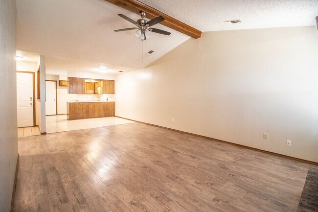 Building Photo - 15 Wagnon Dr