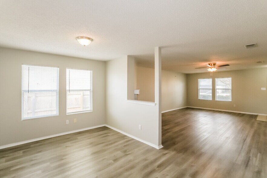 Building Photo - 541 Magdalen Ave