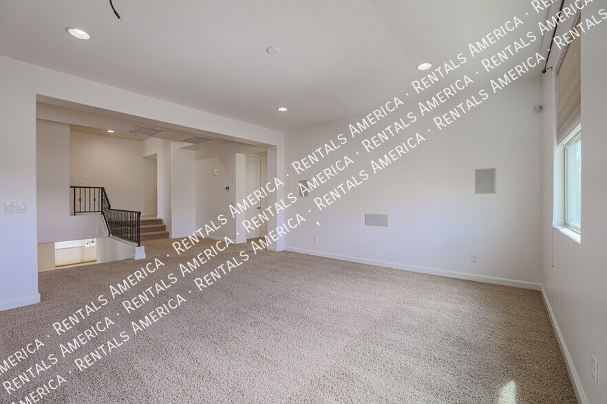Building Photo - 654 E Sipapu Dr