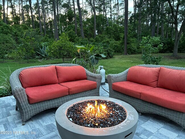 Building Photo - 937 Espinado Ave