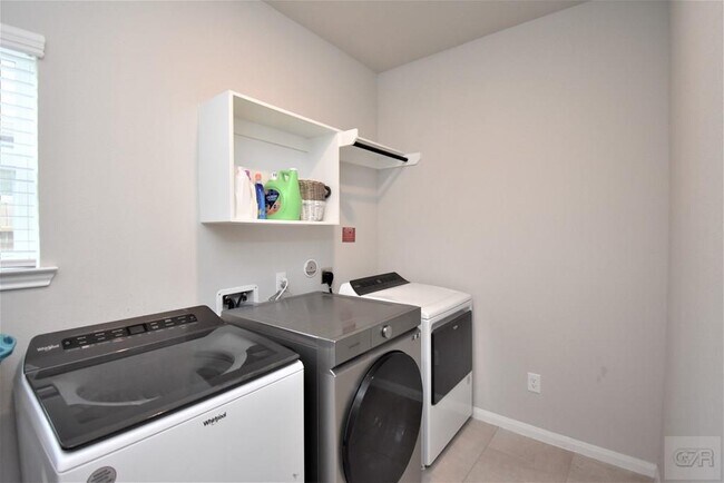 Building Photo - 10012 Deussen Ln