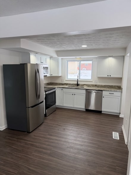 Building Photo - 813 Rockhill Ave