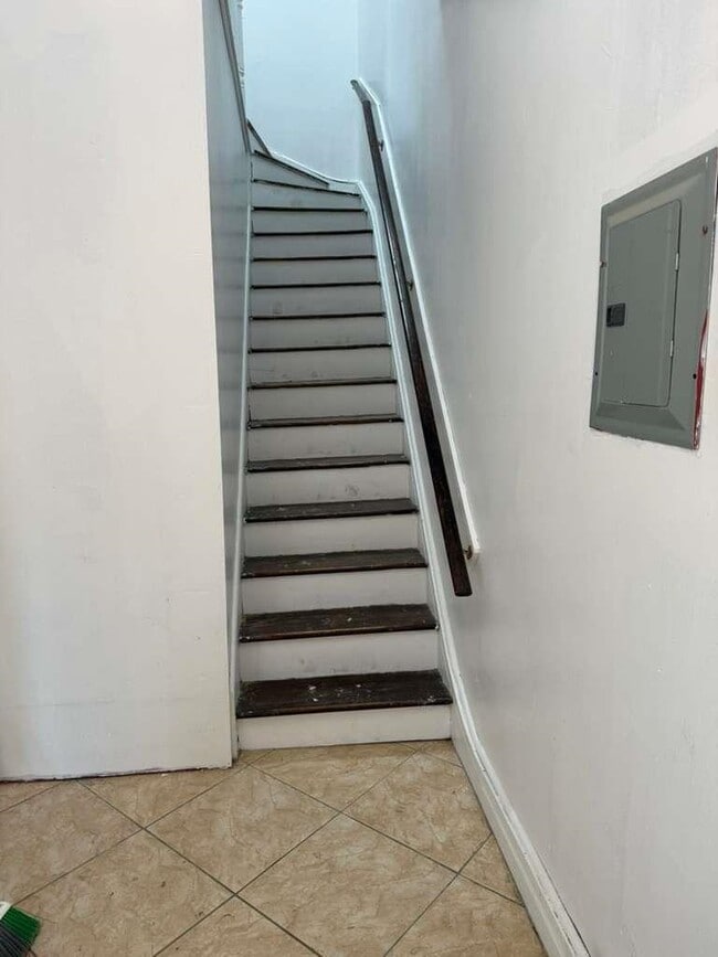 Building Photo - 23 Vroom St