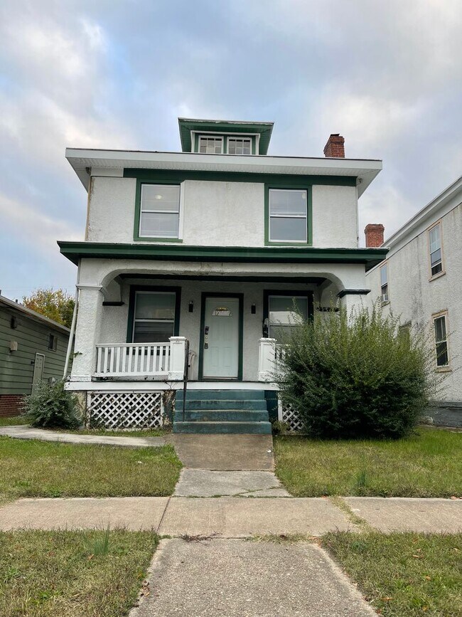 Building Photo - Large house on the North Side of town! Central HVAC, Laundry, Large yard, all appliances.