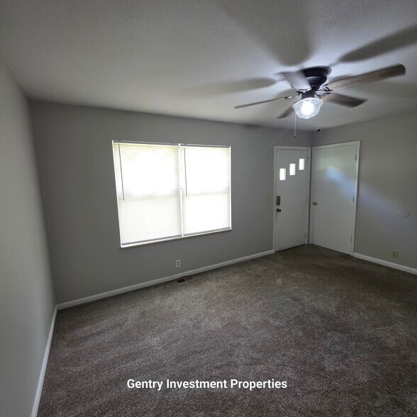 Building Photo - 113 Rainbow Cir