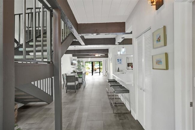 Building Photo - 700 E Coco Plum Cir