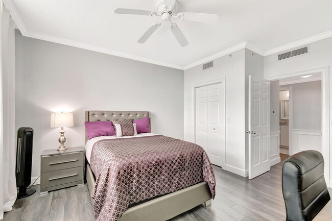 Building Photo - 804 E Windward Way