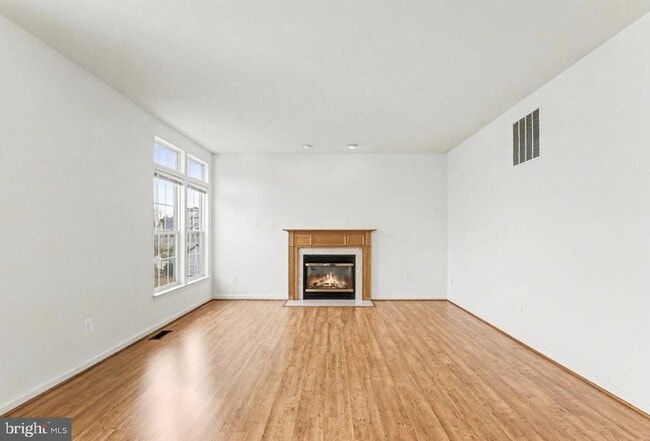 Building Photo - 9613 Laurel Oak Dr