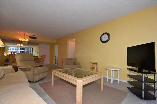 Building Photo - 525 N Ocean Blvd