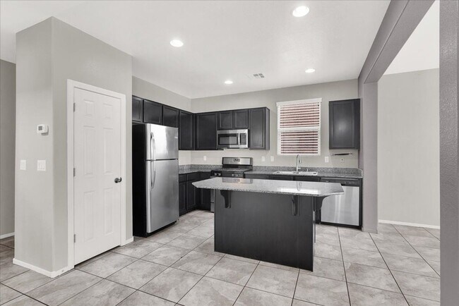 Building Photo - Immaculate 3 Bed / 2.5 Bath Home for Lease...