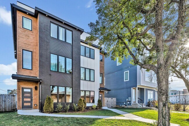 Building Photo - Gorgeous FULLY FURNISHED Home Just Off Charlotte Ave.