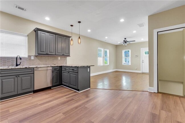 Building Photo - 998 Mayson Turner Rd NW