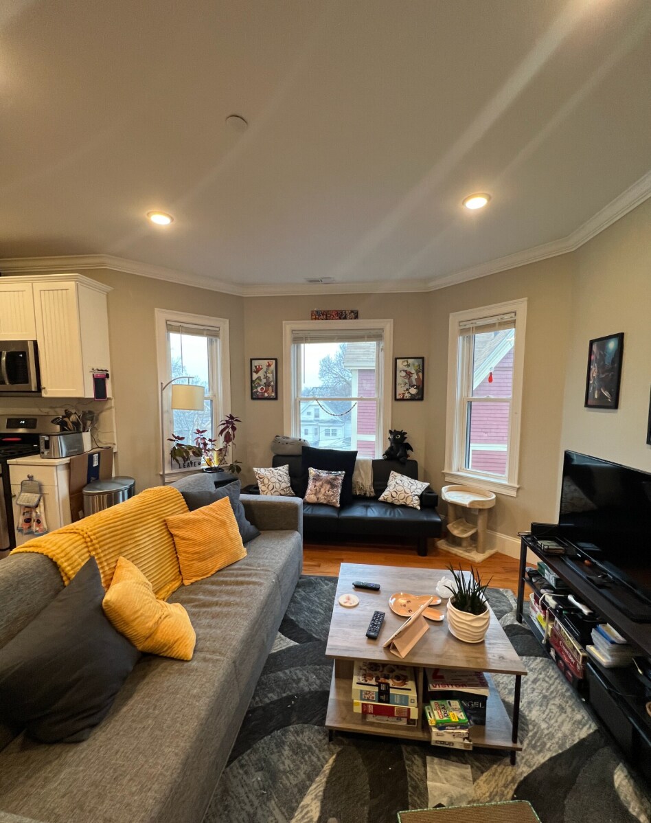 Building Photo - 118 Holland St