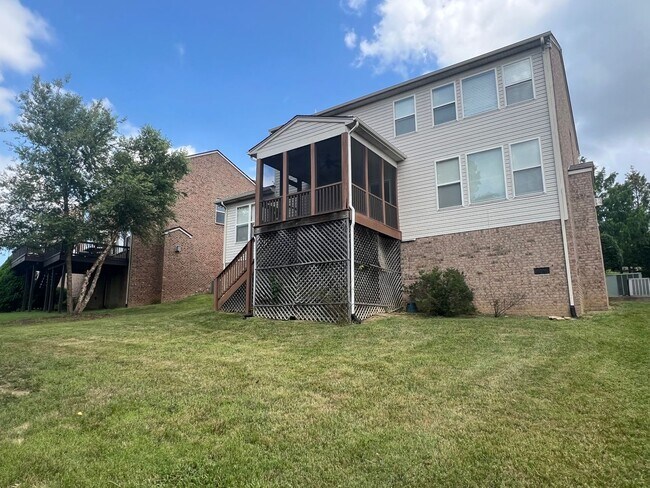 Building Photo - Home for Rent in the Desired Brookview Forest Subdivision