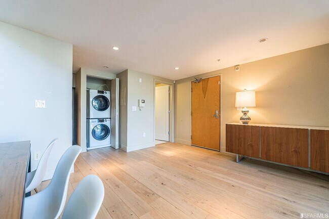 Building Photo - 415 Bryant St