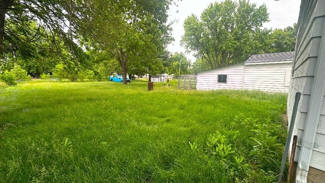 Building Photo - FOR RENT- Adorable 2 bed 1 bath in Washbur...