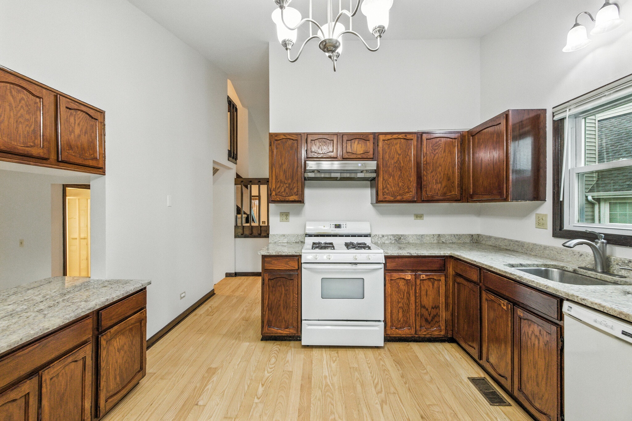 Kitchen - 421 Concord Ln
