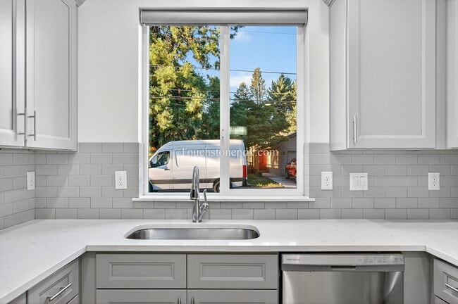 Building Photo - 13838 SE Knight St