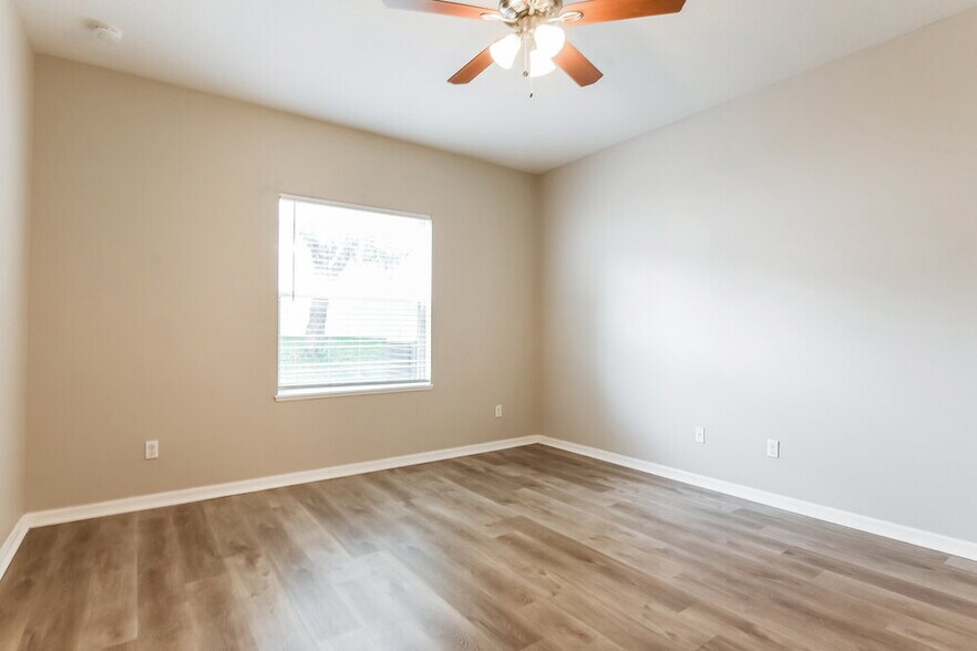 Building Photo - 418 Hammerstone Ave