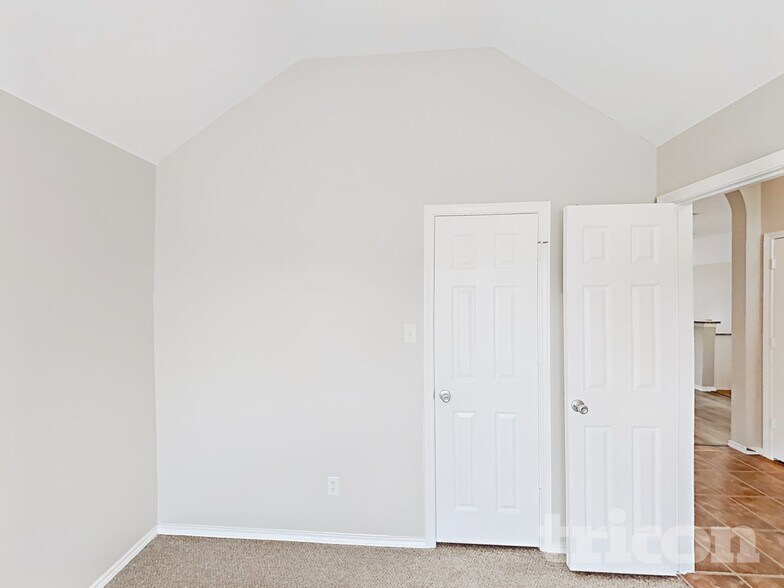 Building Photo - 1013 Kingsley Dr