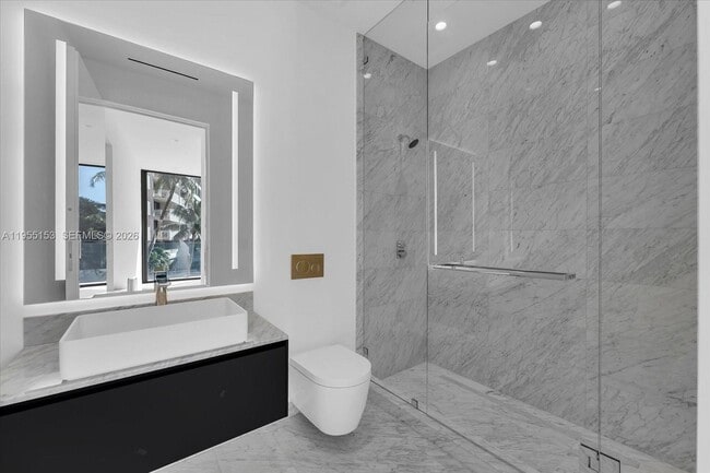 Building Photo - 5 Grove Isle Dr