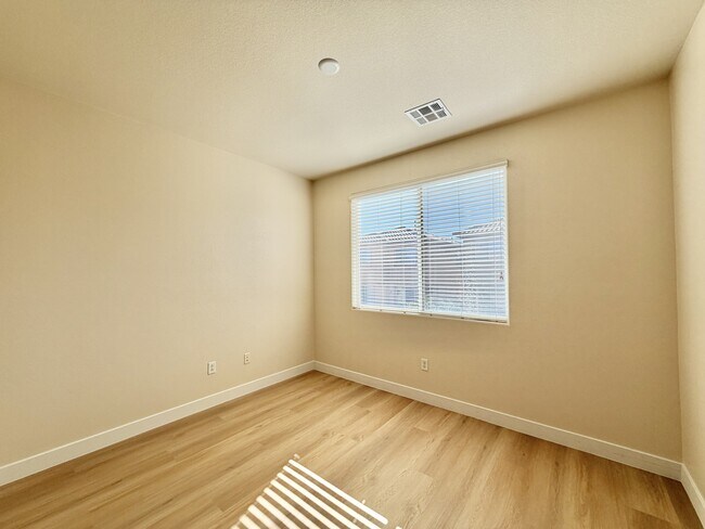 Building Photo - 315 Ladies Tee Ct