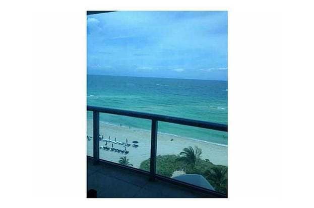 Building Photo - 17001 Collins Ave