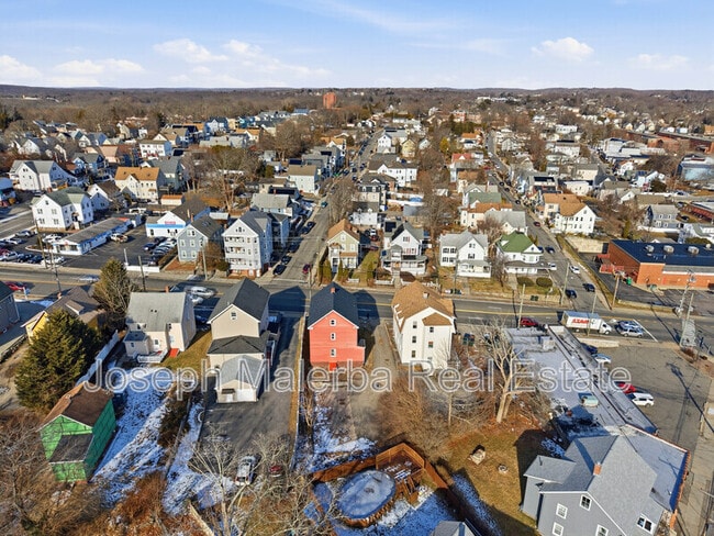 Building Photo - 848 Bank St