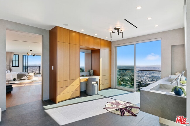 Building Photo - 2020 Cyprean Dr