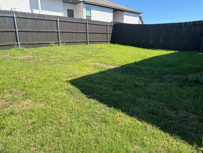 Building Photo - Stunning 4x3 Luxury Duplex in Buda, TX!