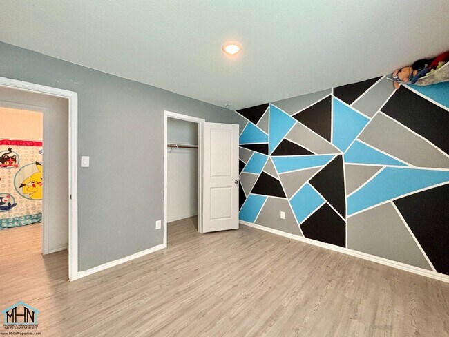 Building Photo - Welcome Home to this Charming 3-Bedroom 2-...