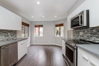 Building Photo - 2 Bed / 2.5 Bath pet friendly condo near downtown San Carlos with two parking spaces. YouTube tour!